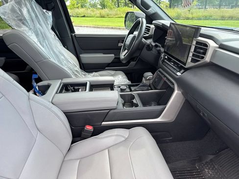 Used 2026 Toyota Tundra Limited AWD/4WD image 11