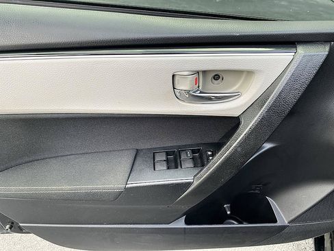 Certified 2017 Toyota Corolla LE FWD image 9