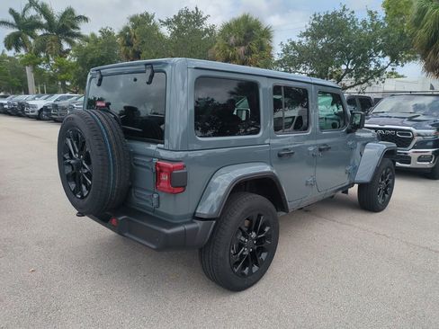 Used 2025 Jeep Wrangler Unlimited Sahara w/ Safety Group AWD/4WD image 6