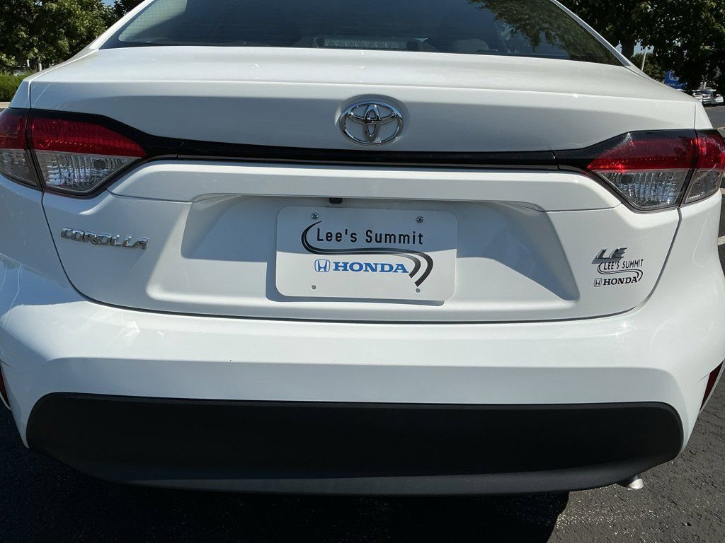 Used 2025 Toyota Corolla LE FWD image 10