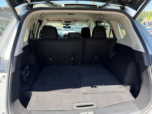 Used 2025 Nissan Rogue SV FWD image 33