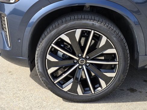 Used 2025 Volvo XC90 T8 Plus w/ Protection Package Premier image 16