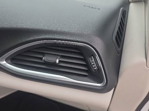 Used 2019 Chrysler Pacifica Touring-L Plus w/ Tire & Wheel Group FWD image 32