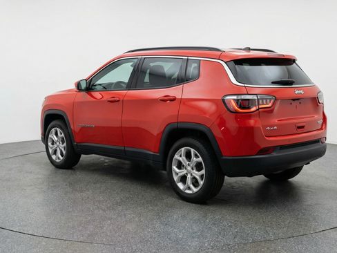 Used 2025 Jeep Compass Latitude image 6