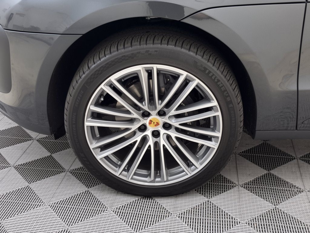 Used 2024 Porsche Macan AWD/4WD image 13