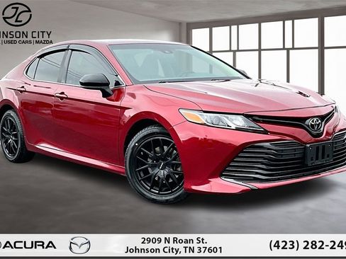 Used 2018 Toyota Camry L image 12