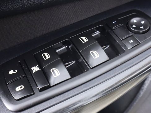 Used 2016 Jeep Cherokee Sport image 22