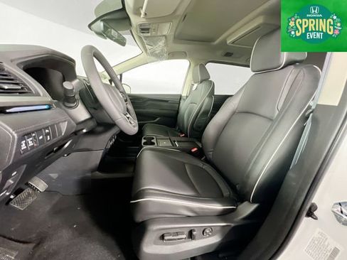 New 2026 Honda Odyssey Touring image 18