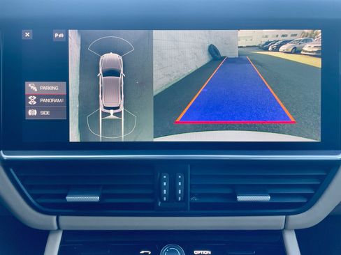 Used 2021 Porsche Cayenne Turbo image 28