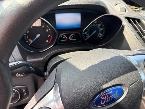 Used 2016 Ford Escape SE FWD image 10