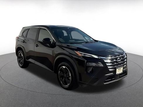 Used 2025 Nissan Rogue SV AWD/4WD image 2