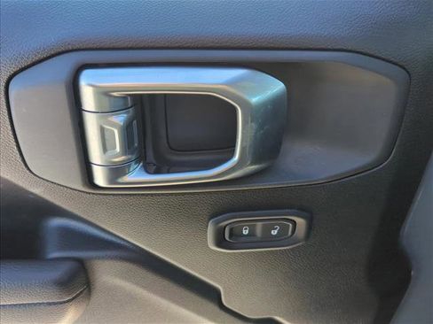 Used 2025 Jeep Wrangler Sport image 7