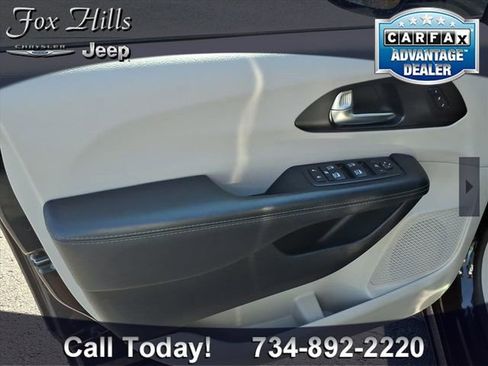 Used 2020 Chrysler Pacifica Limited w/ Tire & Wheel Group image 14