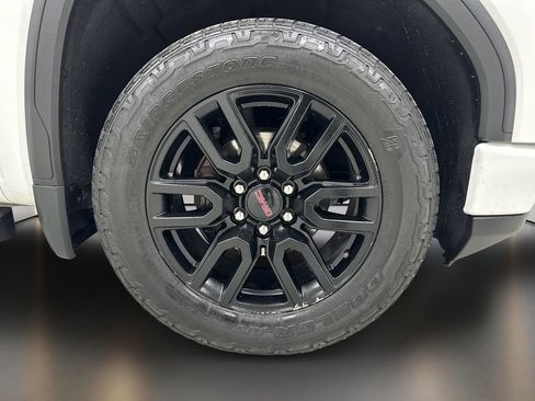 Used 2022 GMC Sierra 1500 Elevation RWD image 9