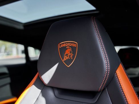 Used 2025 Lamborghini Urus SE image 49