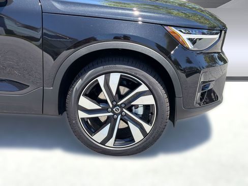 New 2026 Volvo XC40 B4 Plus w/ Climate Package FWD image 12