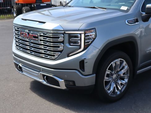 Used 2025 GMC Sierra 1500 Denali w/ Denali Reserve Package AWD/4WD image 17