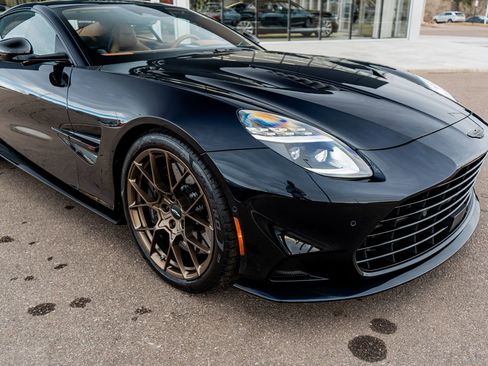 Used 2025 Aston Martin Vanquish V12 image 19
