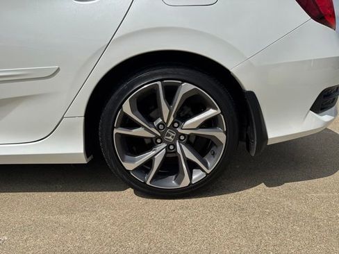 Used 2019 Honda Civic Touring image 11