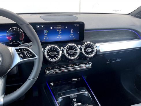 New 2026 Mercedes-Benz GLB 250 4MATIC image 6