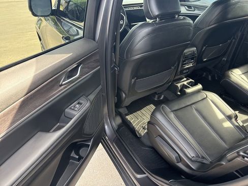 Used 2024 Jeep Grand Cherokee L Limited AWD/4WD image 8