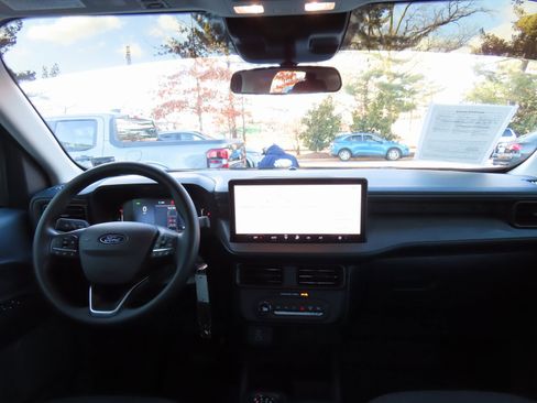 Used 2025 Ford Maverick XL image 15