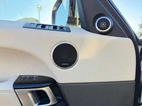 Used 2017 Land Rover Range Rover Sport HSE image 10