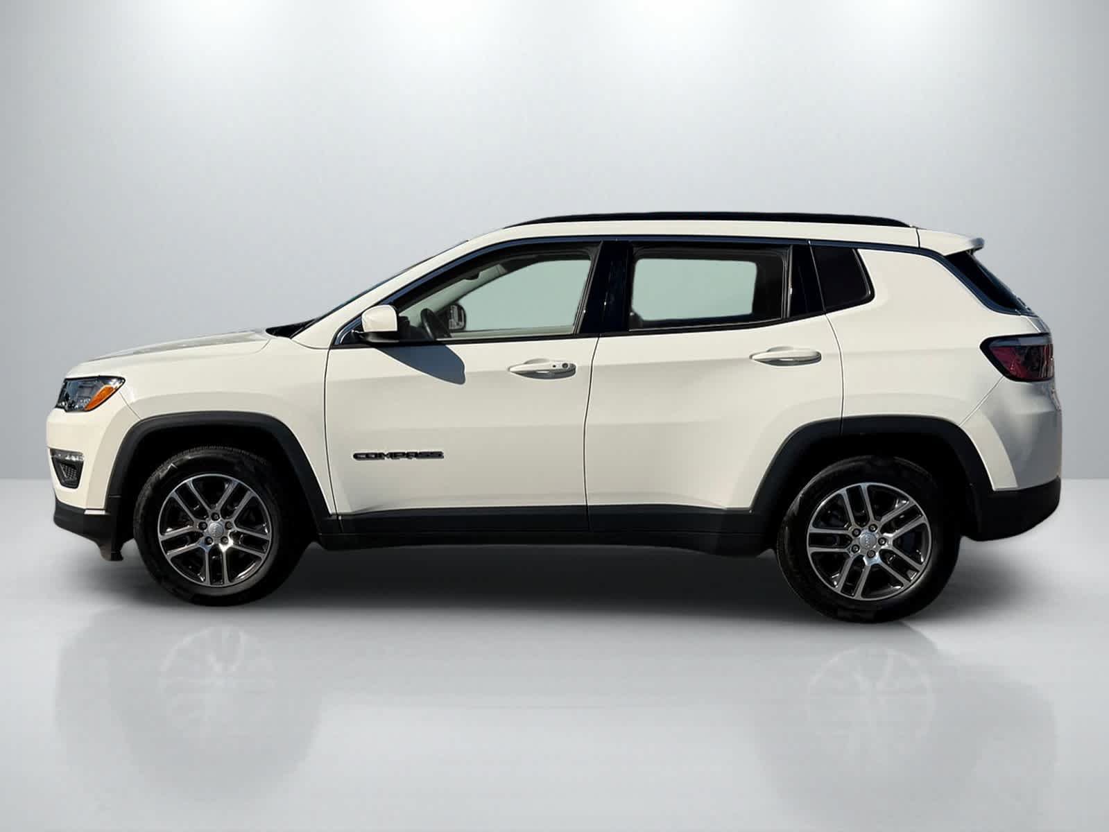 Used 2018 Jeep Compass Latitude w/ Popular Equipment Group FWD image 2