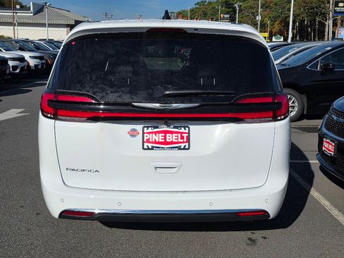 New 2026 Chrysler Pacifica Select image 12