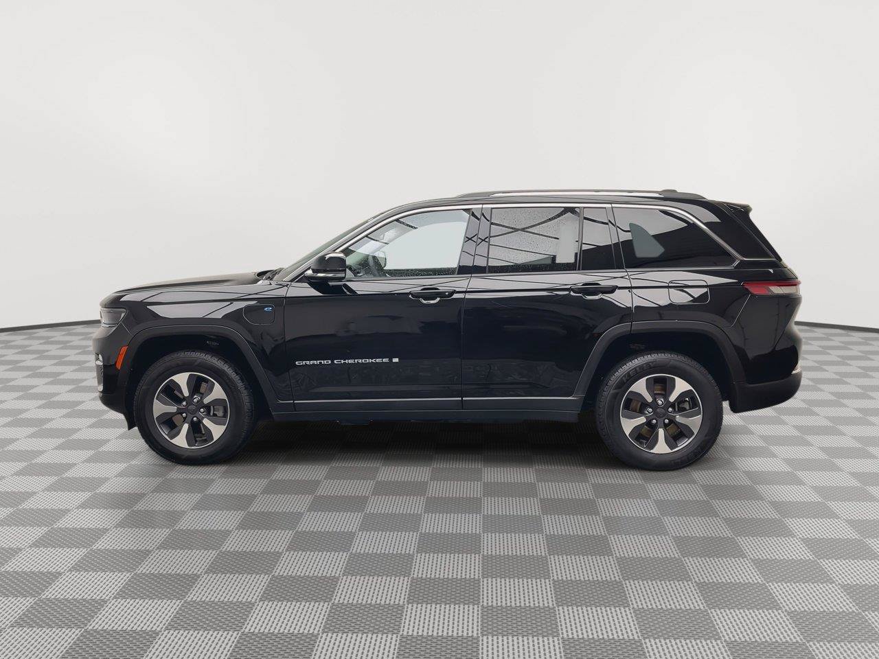 Used 2023 Jeep Grand Cherokee 4WD 4xe image 39