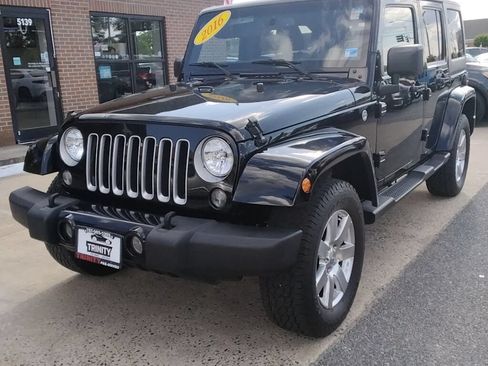 Used 2016 Jeep Wrangler Unlimited Sahara w/ Connectivity Group AWD/4WD image 1