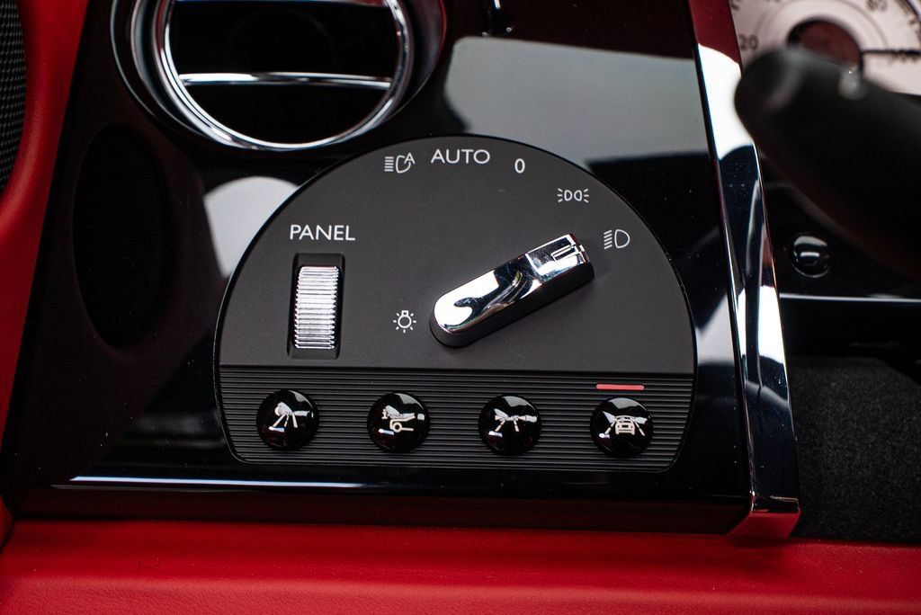 Used 2016 Rolls-Royce Dawn RWD image 33
