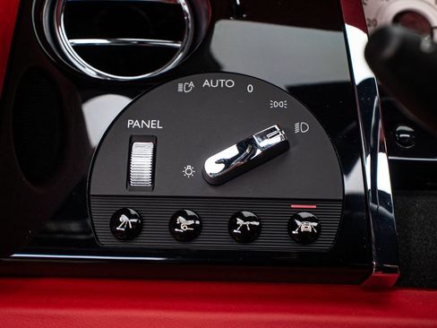 Used 2016 Rolls-Royce Dawn RWD image 33