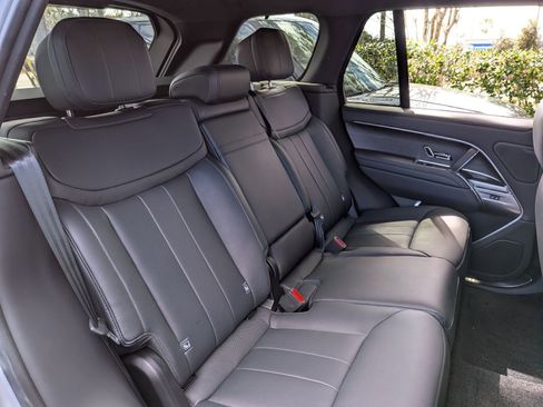 Used 2025 Land Rover Range Rover SE image 18