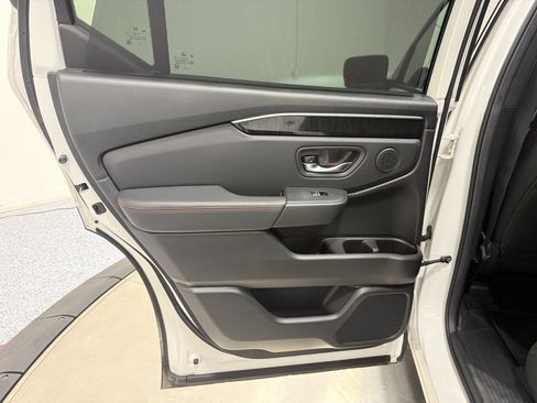 Used 2025 Honda Pilot Black Edition image 42