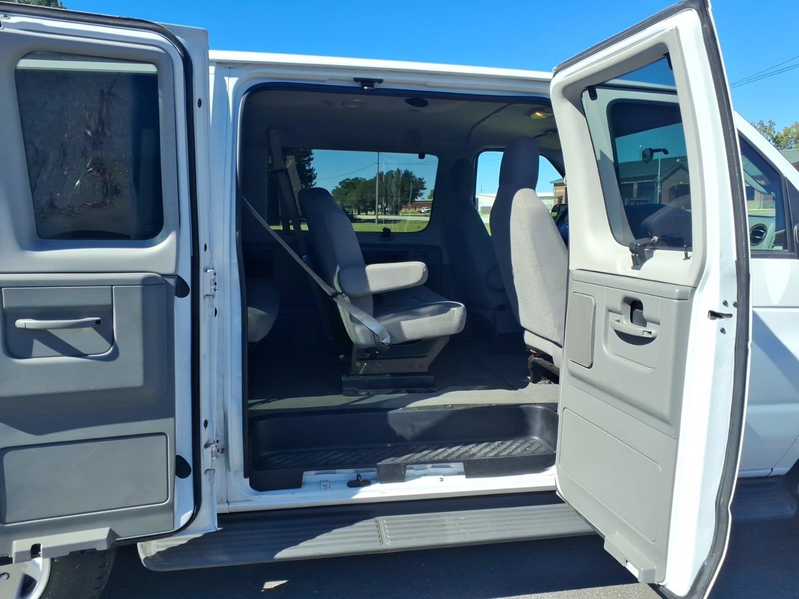 Used 2011 Ford E-350 and Econoline 350 XLT RWD image 11