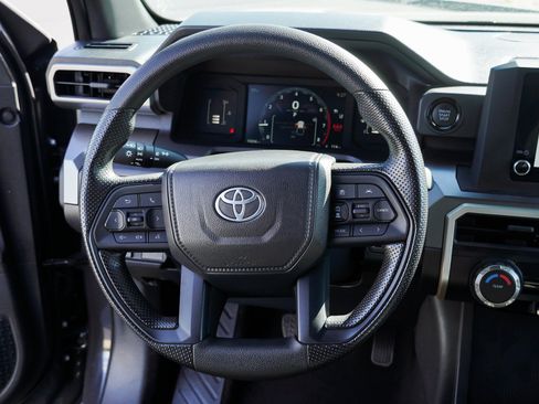 Certified 2025 Toyota Tacoma SR5 AWD/4WD image 31