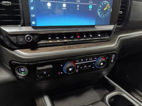 Used 2022 Chevrolet Silverado 1500 LT Trail Boss w/ LT Trail Boss Premium Package image 12