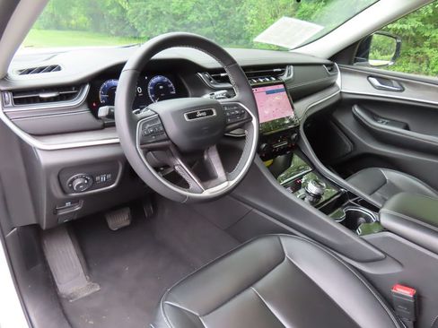 Certified 2023 Jeep Grand Cherokee L Limited AWD/4WD image 21