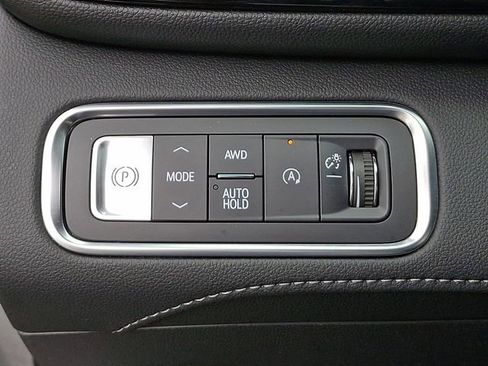 Used 2025 Buick Enclave Preferred image 28