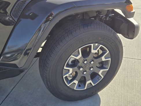 New 2026 Jeep Gladiator Sport AWD/4WD image 6