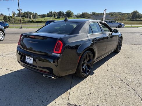 Used 2022 Chrysler 300 S RWD image 5