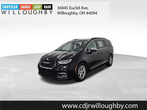 Used 2023 Chrysler Pacifica Limited FWD image 1