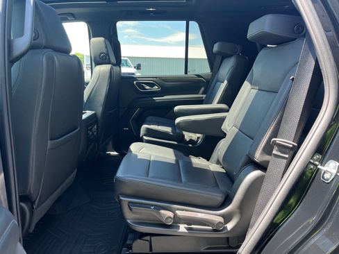 Used 2024 Chevrolet Tahoe Z71 w/ Z71 Off-Road Package AWD/4WD image 18