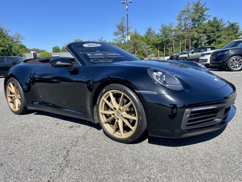 Used 2021 Porsche 911 Carrera RWD image 3