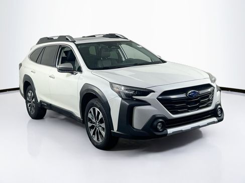 Used 2023 Subaru Outback Touring AWD/4WD image 3