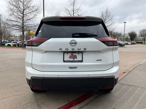 Used 2025 Nissan Rogue SV image 7