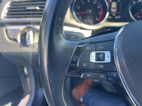 Used 2018 Volkswagen Passat 2.0T SE image 11