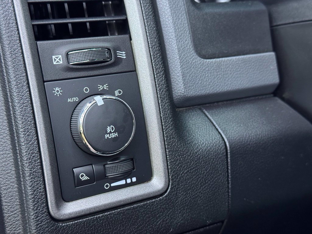 Used 2014 RAM 1500 Express w/ Black Ram 1500 Express Group AWD/4WD image 9