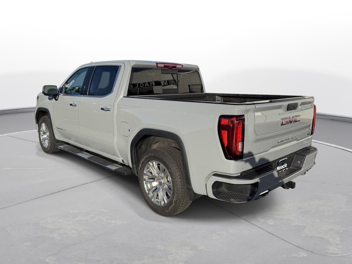 Used 2025 GMC Sierra 1500 Denali AWD/4WD image 2
